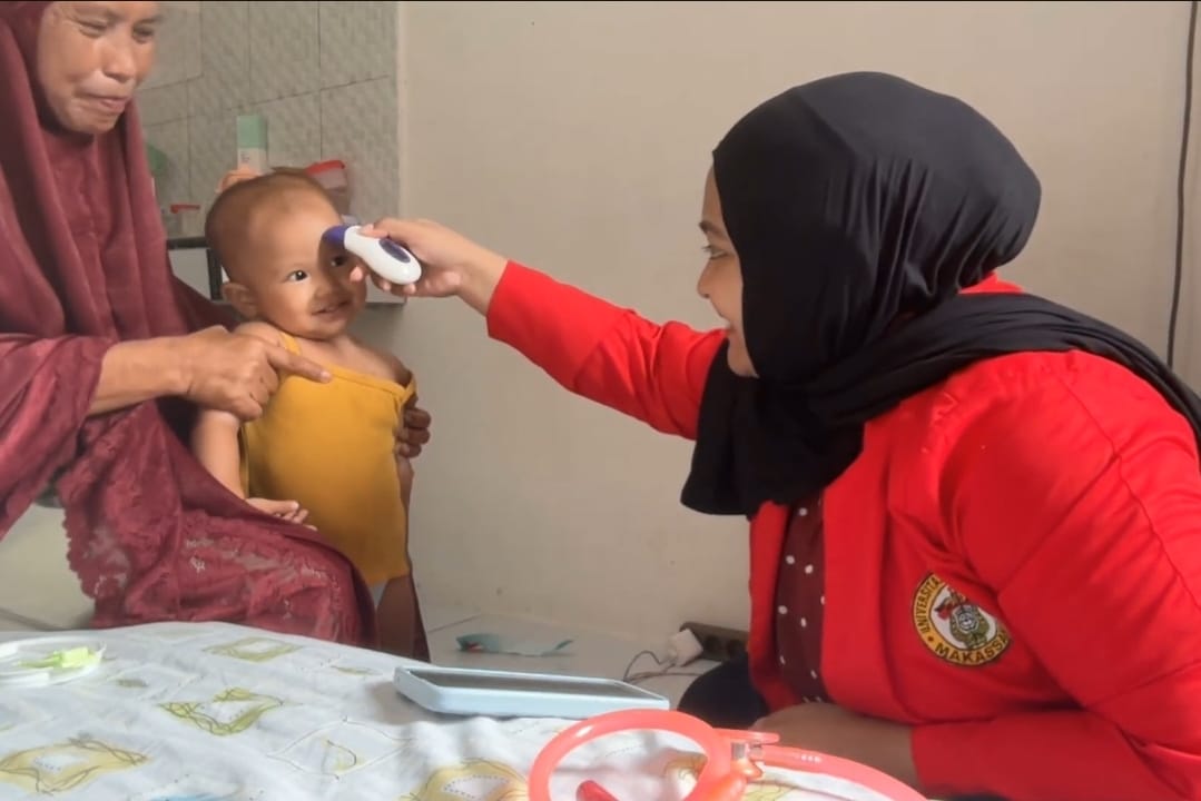 Kunjungan Pertama P2KD III : Pemeriksaan fisik bayi, Ibu Damping dengan Ibu Naima Dalam Program 1000 HPK